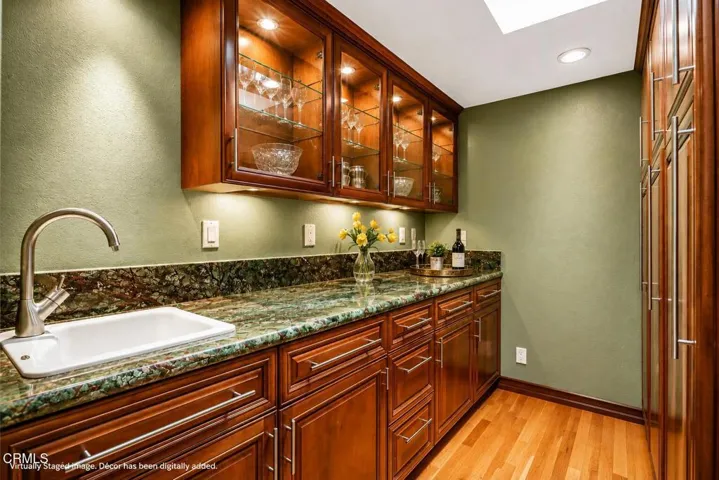 25 BUTLERS PANTRY