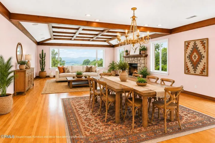 12 GRAND ROOM