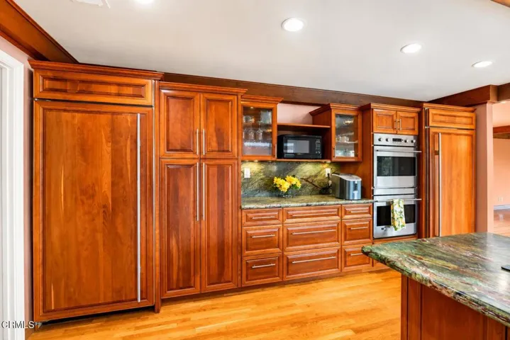 23 KITCHEN