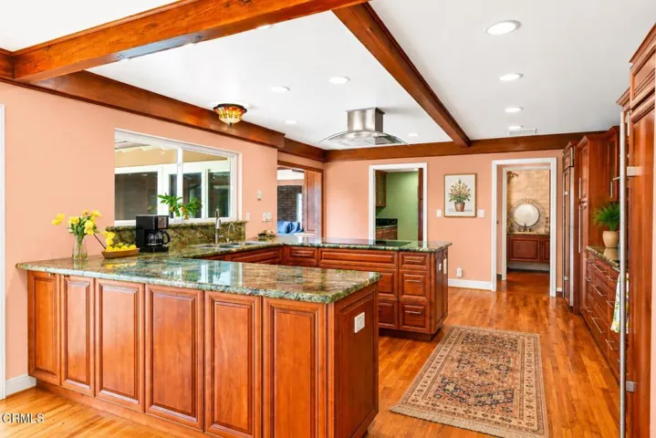 20 KITCHEN
