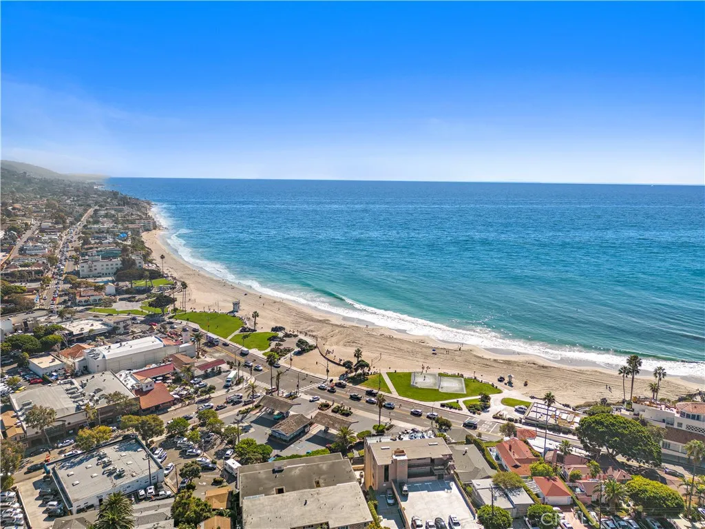 Moments from Downtown Laguna Beach