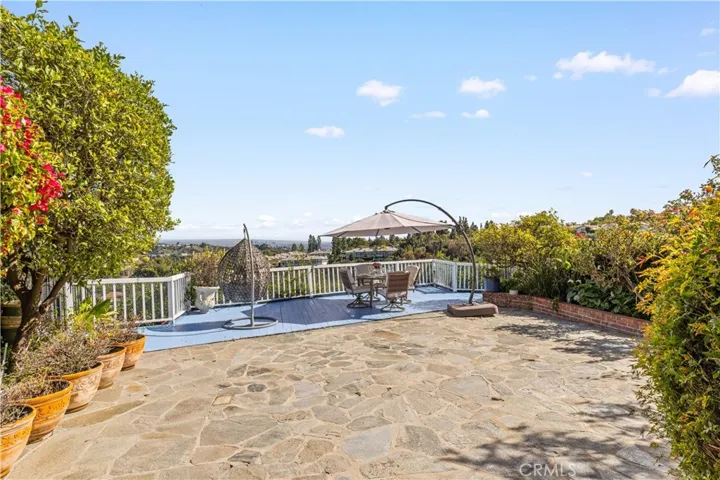 2282 Canyonback, Los Angeles, California 90049