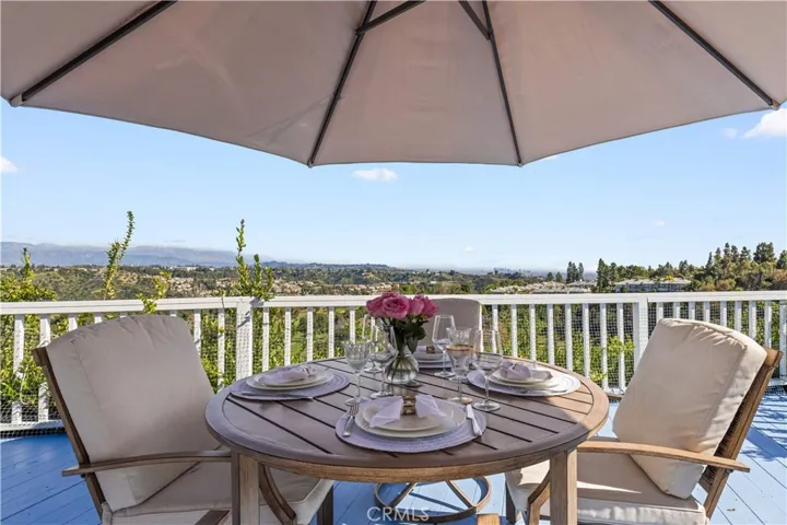 2282 Canyonback, Los Angeles, California 90049