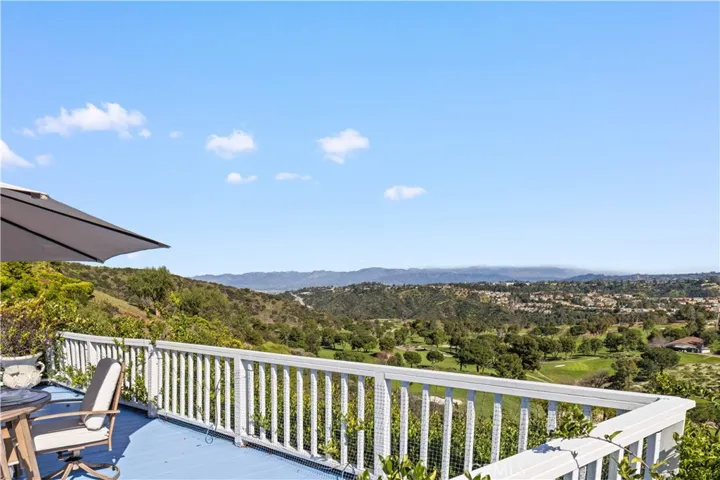 2282 Canyonback, Los Angeles, California 90049