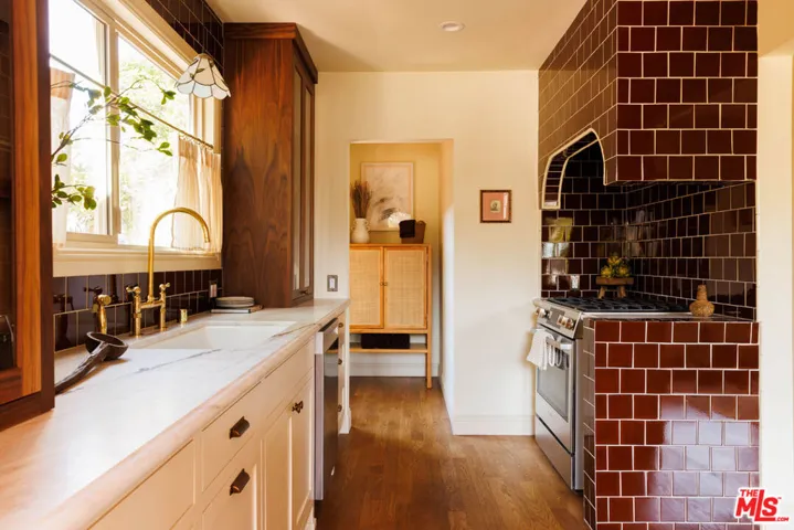 2807 Somerset Drive, Los Angeles, California 90016