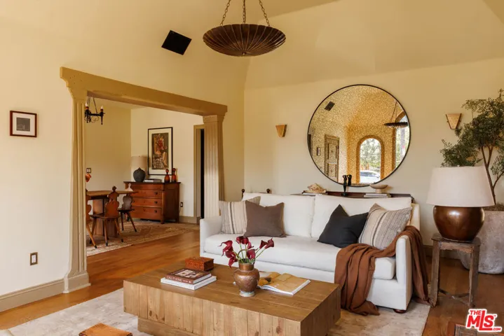 2807 Somerset Drive, Los Angeles, California 90016