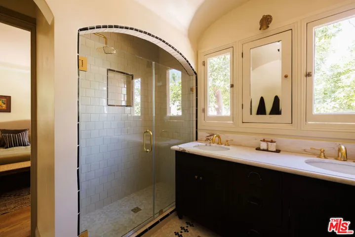 2807 Somerset Drive, Los Angeles, California 90016