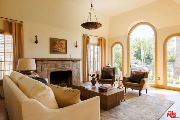 2807 Somerset Drive, Los Angeles, California 90016