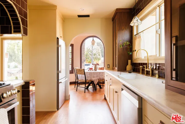 2807 Somerset Drive, Los Angeles, California 90016