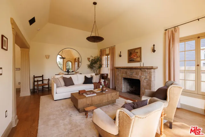 2807 Somerset Drive, Los Angeles, California 90016