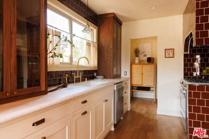 2807 Somerset Drive, Los Angeles, California 90016