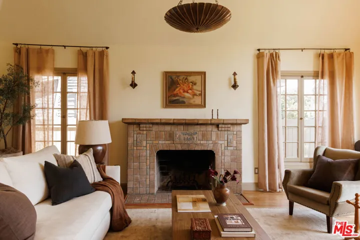 2807 Somerset Drive, Los Angeles, California 90016