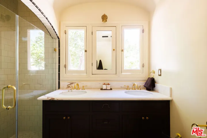 2807 Somerset Drive, Los Angeles, California 90016