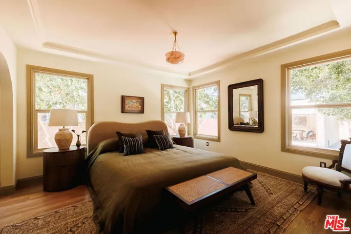2807 Somerset Drive, Los Angeles, California 90016