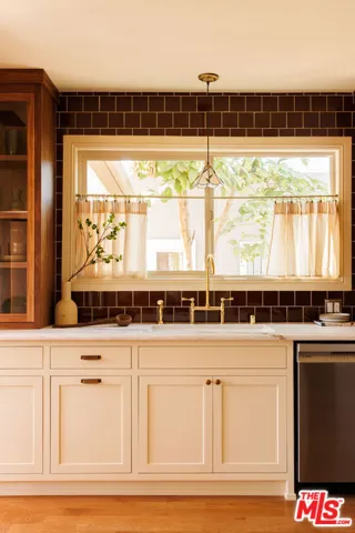 2807 Somerset Drive, Los Angeles, California 90016