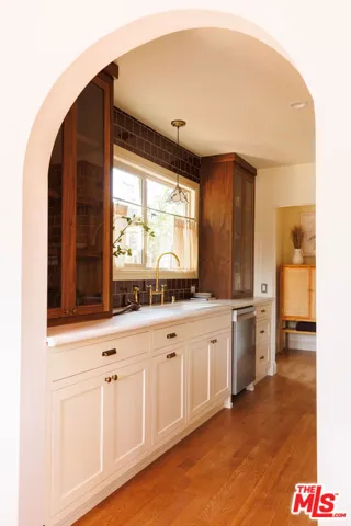 2807 Somerset Drive, Los Angeles, California 90016