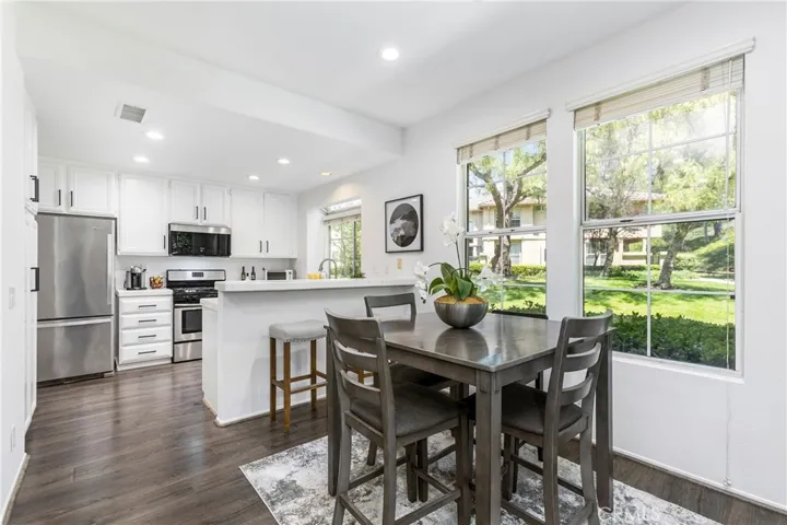 Kitchen & Dining Combo with Breakfast Bar