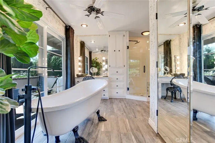 Main Bedroom's Bathroom