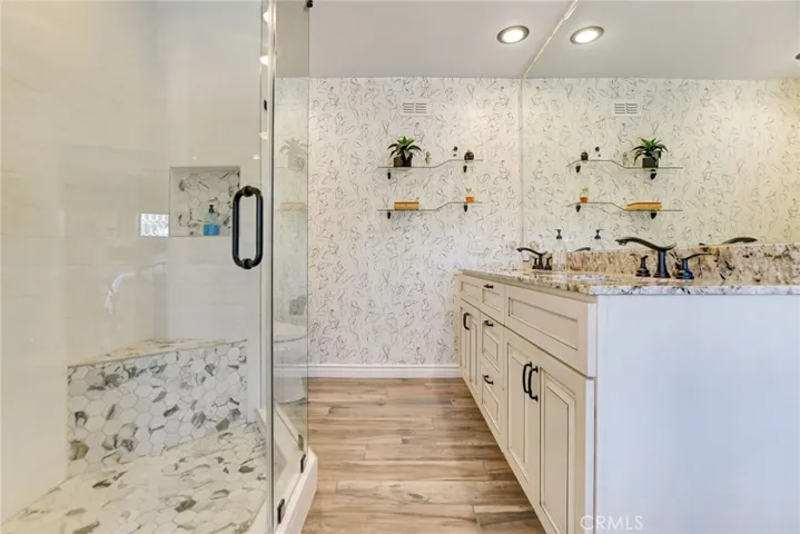 Main Bedroom's Bathroom