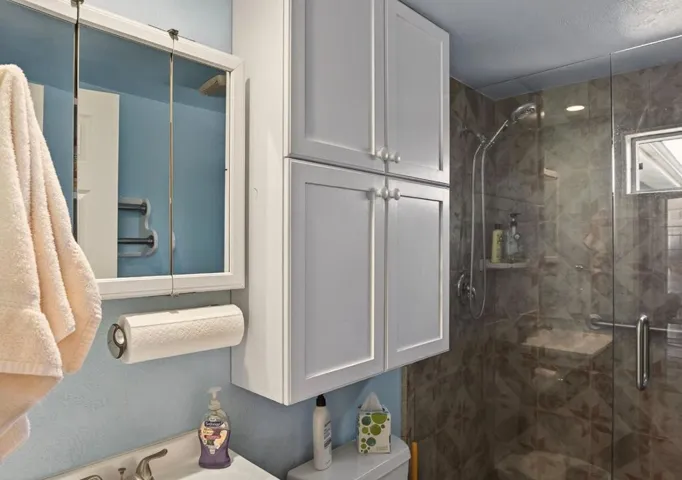 Granny unit full bathroom