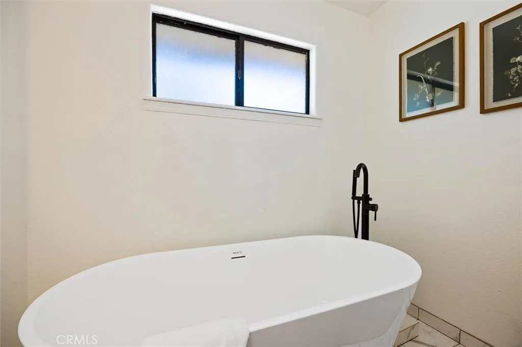 Free standing tub