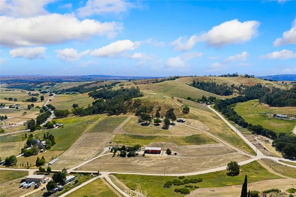 Serene Country living with short access to HWY 41