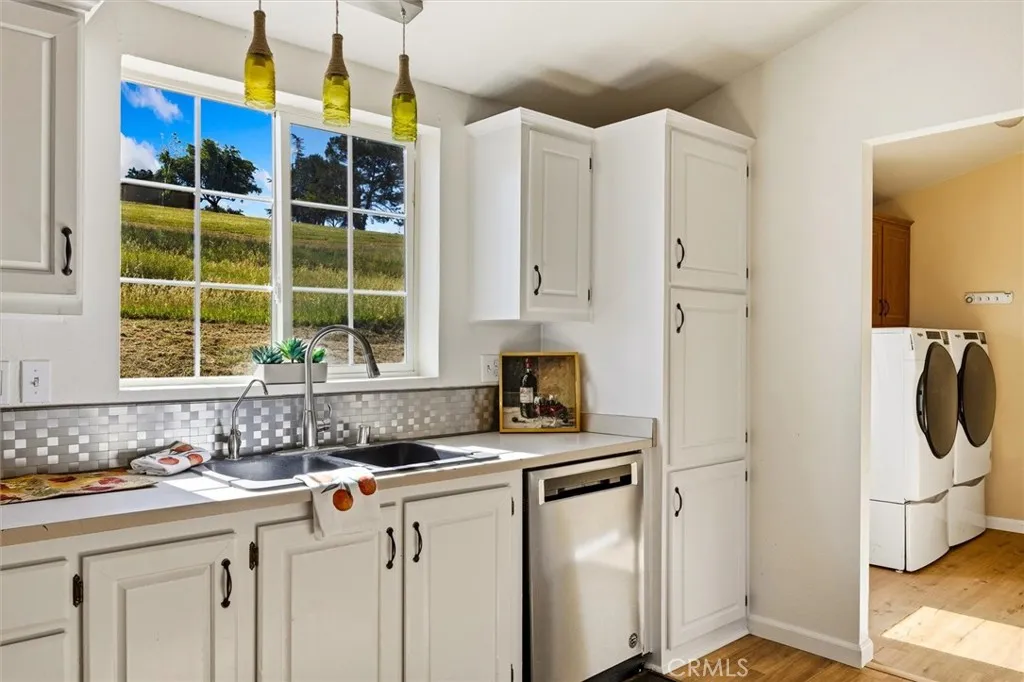 Lots of cabinet space