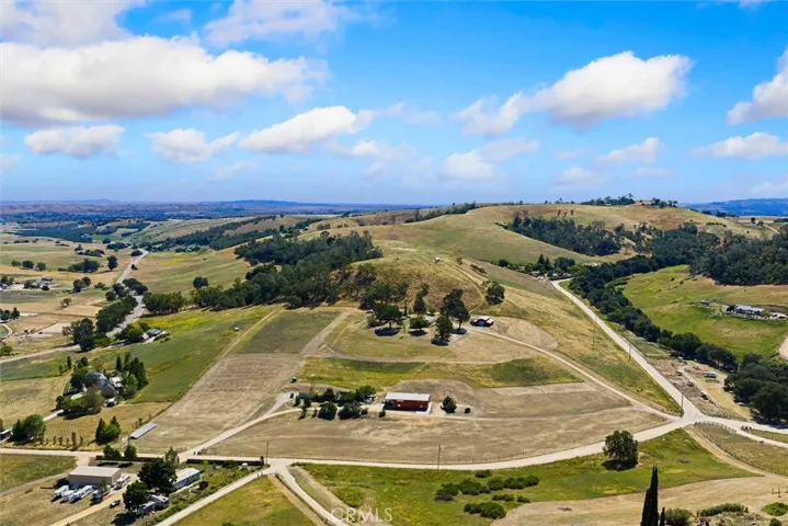 Serene Country living with short access to HWY 41