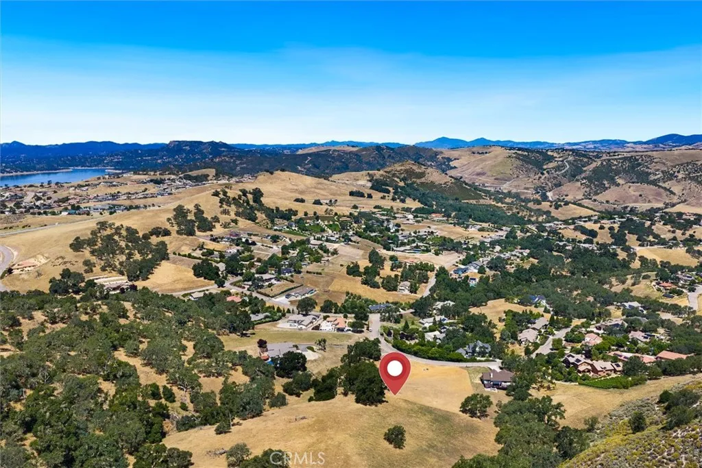 Short drive to Lake Nacimiento