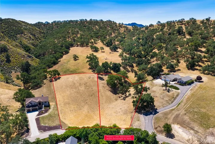 Two spacious lots for more privacy or a second structure