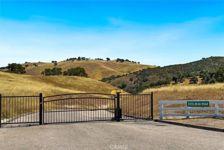You can enter Riverview estates also from a second gate which leads you right to the property