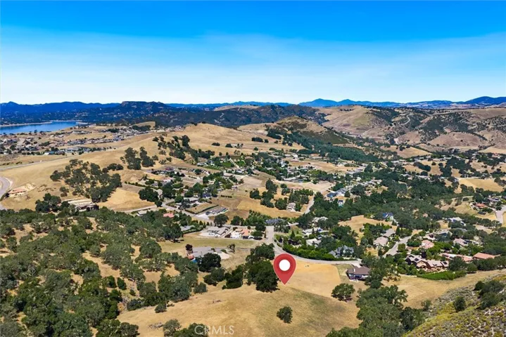 Short drive to Lake Nacimiento