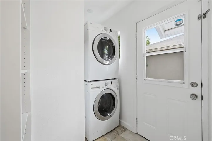 2448 Riverside Pl, Los Angeles, California 90039