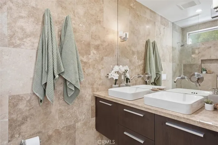 2448 Riverside Pl, Los Angeles, California 90039