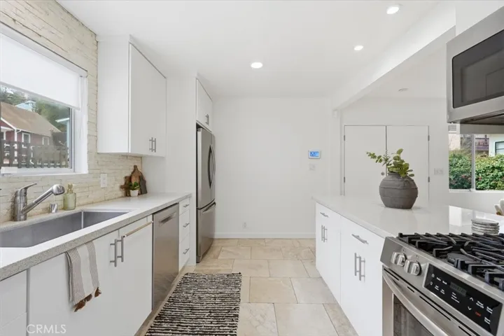 2448 Riverside Pl, Los Angeles, California 90039
