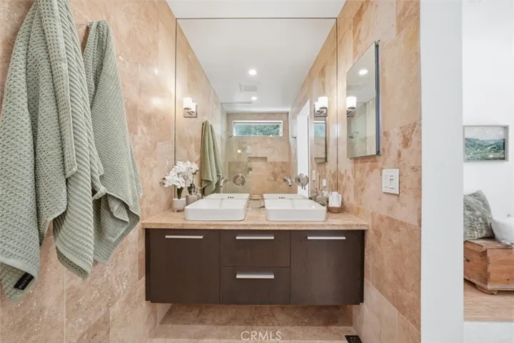 2448 Riverside Pl, Los Angeles, California 90039