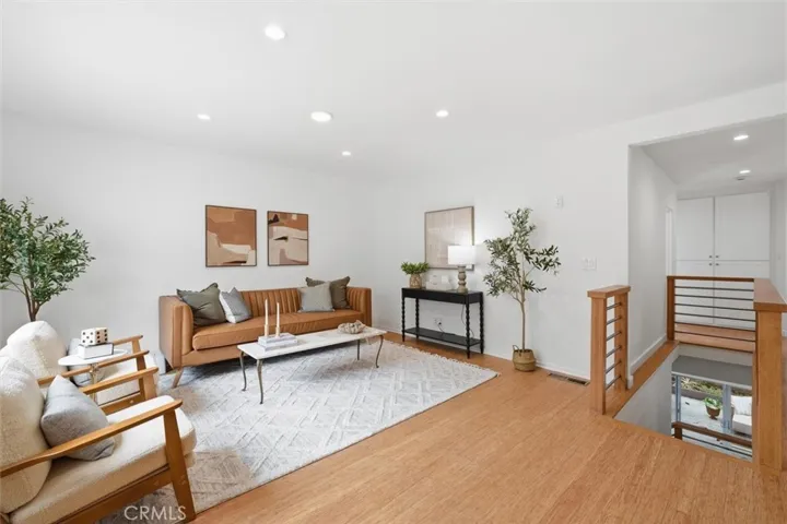 2448 Riverside Pl, Los Angeles, California 90039