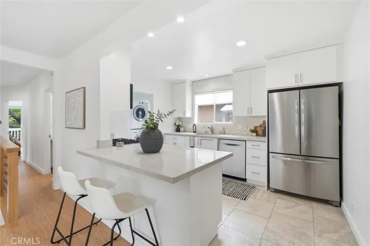 2448 Riverside Pl, Los Angeles, California 90039