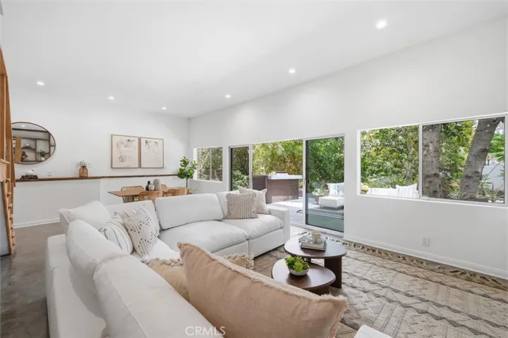 2448 Riverside Pl, Los Angeles, California 90039