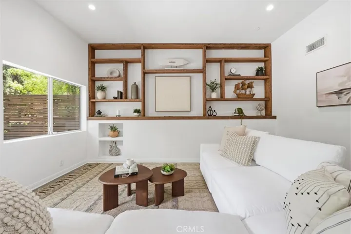 2448 Riverside Pl, Los Angeles, California 90039