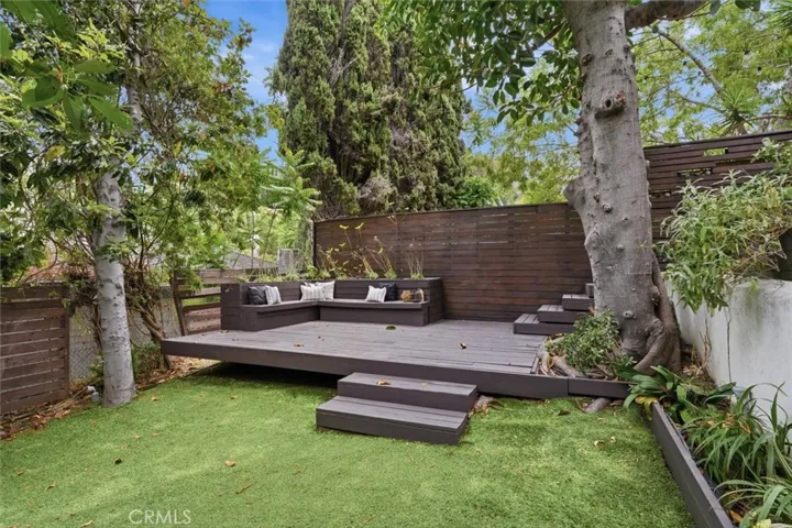 2448 Riverside Pl, Los Angeles, California 90039