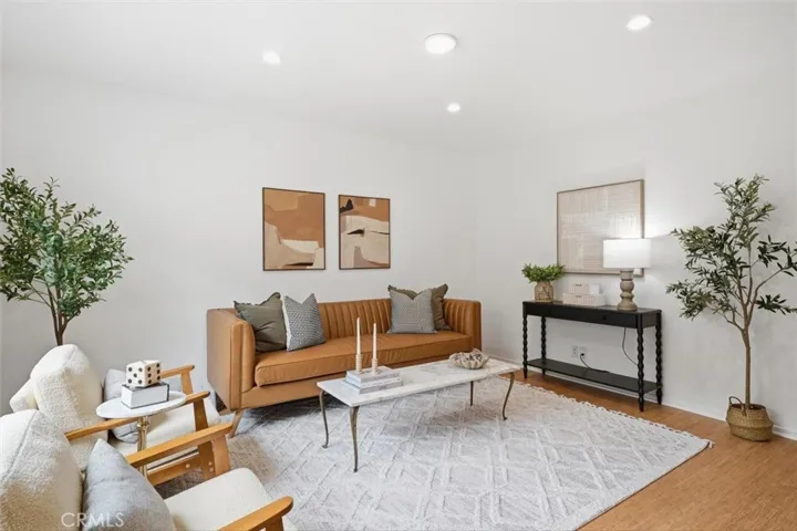 2448 Riverside Pl, Los Angeles, California 90039
