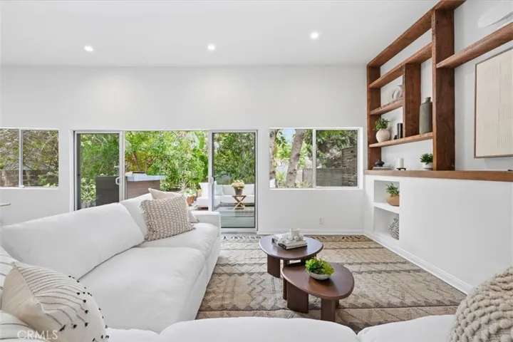2448 Riverside Pl, Los Angeles, California 90039