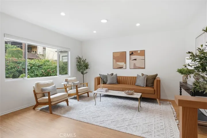 2448 Riverside Pl, Los Angeles, California 90039