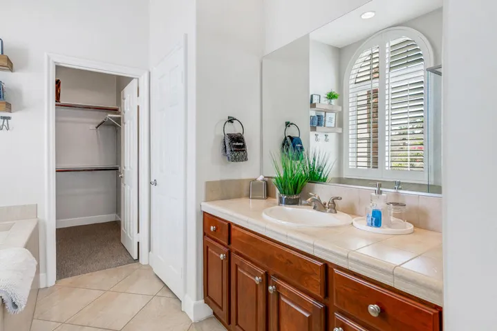 25 BATHROOM MLS