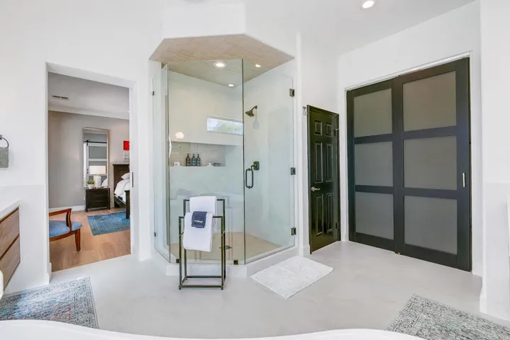 36 MASTER SHOWER MLS
