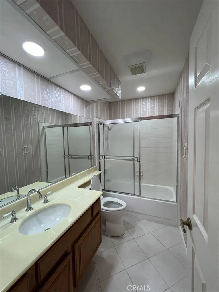 Upstairs bathroom