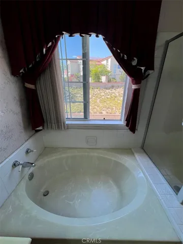 Spacious tub in primary bathroom -oval shape