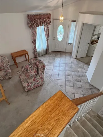 Landing to tiled entry