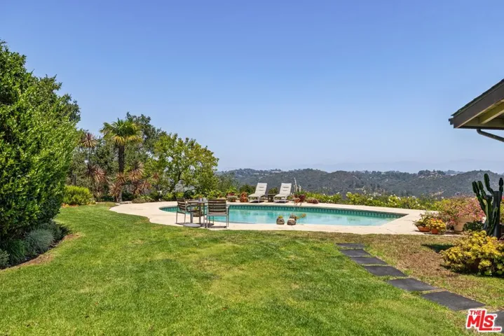 1612 Stradella Road, Los Angeles, California 90077 — photo 4